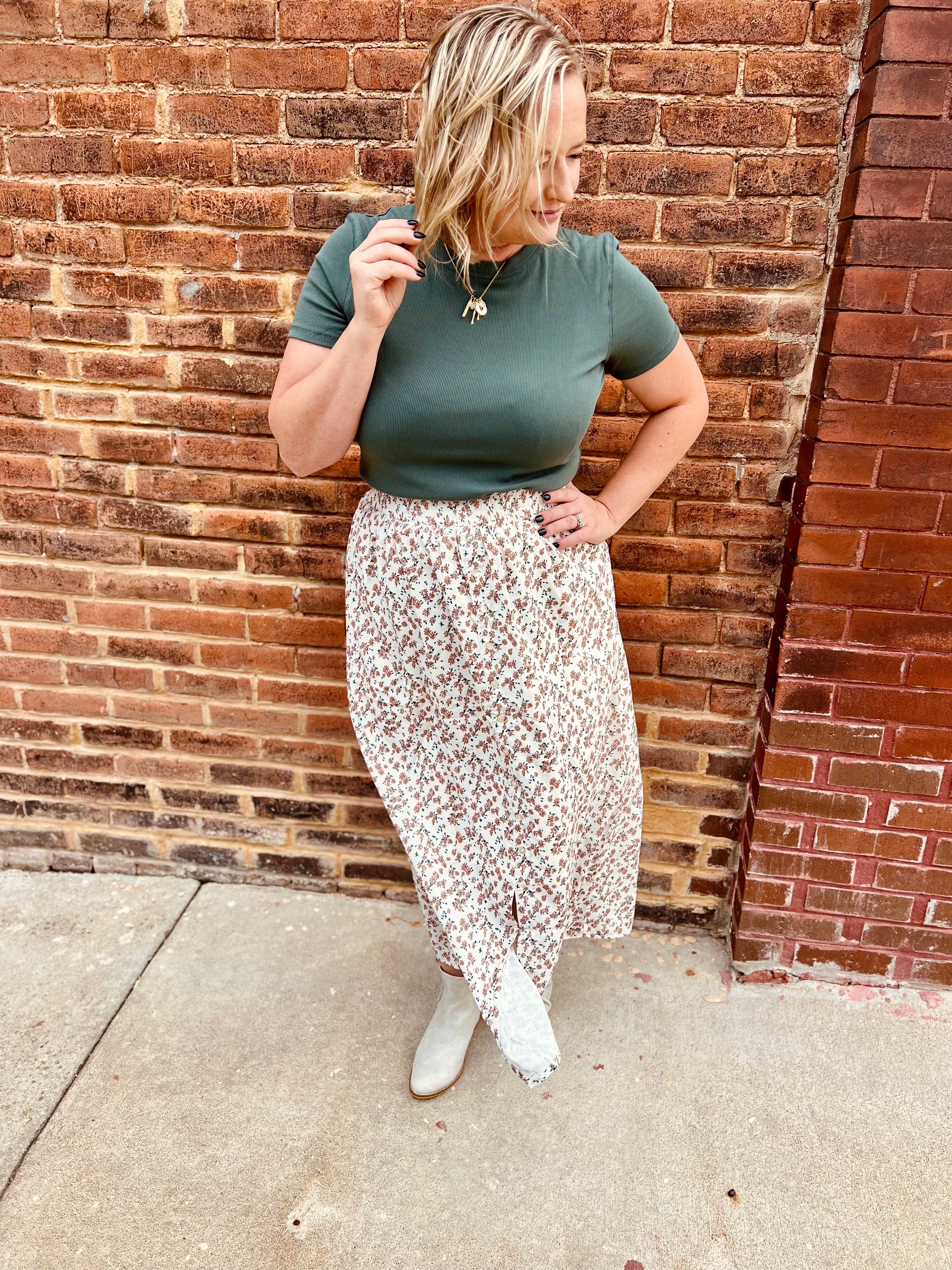 Cream Floral buttoned Skirt